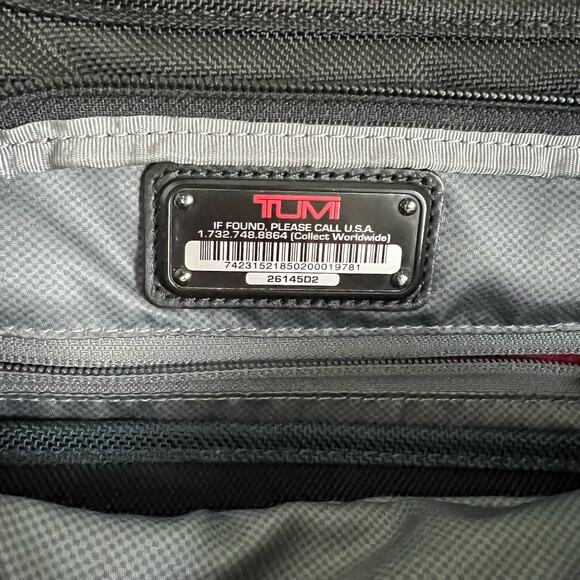 Tumi Alpha 2 Compact Large Screen Laptop Briefcase - Picture 9 of 16